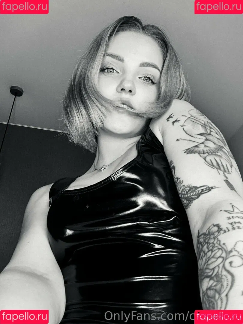 carol.xxx / carollinejane123742 Onlyfans Photo Gallery 