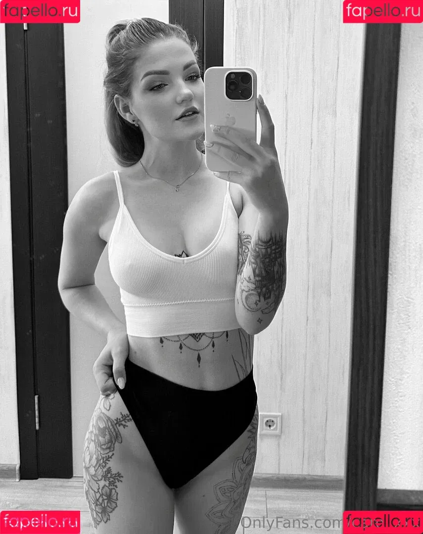 carol.xxx / carollinejane123742 Onlyfans Photo Gallery 