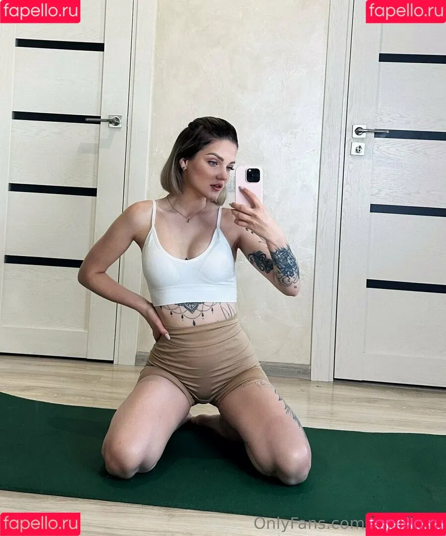 carol.xxx / carollinejane123742 Onlyfans Photo Gallery 