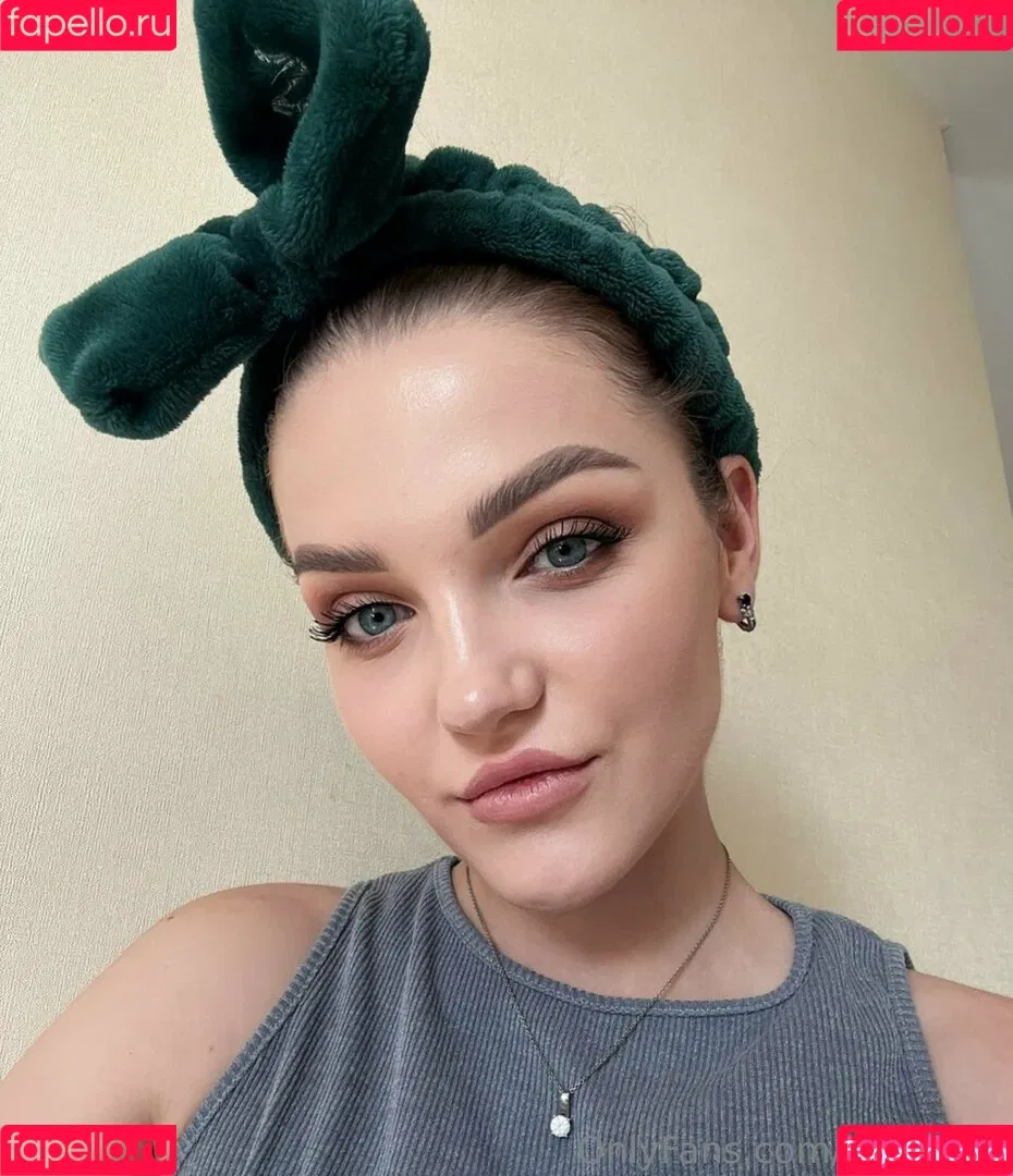 carol.xxx / carollinejane123742 Onlyfans Photo Gallery 