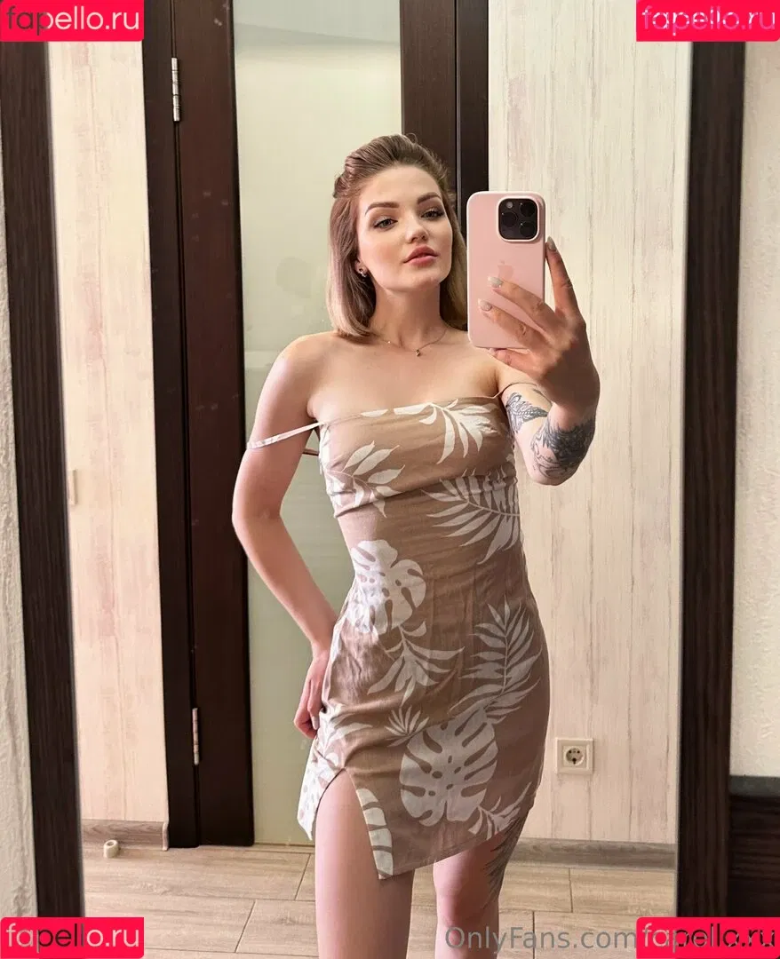 carol.xxx / carollinejane123742 Onlyfans Photo Gallery 