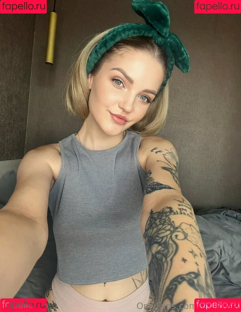 carol.xxx / carollinejane123742 Onlyfans Photo Gallery 