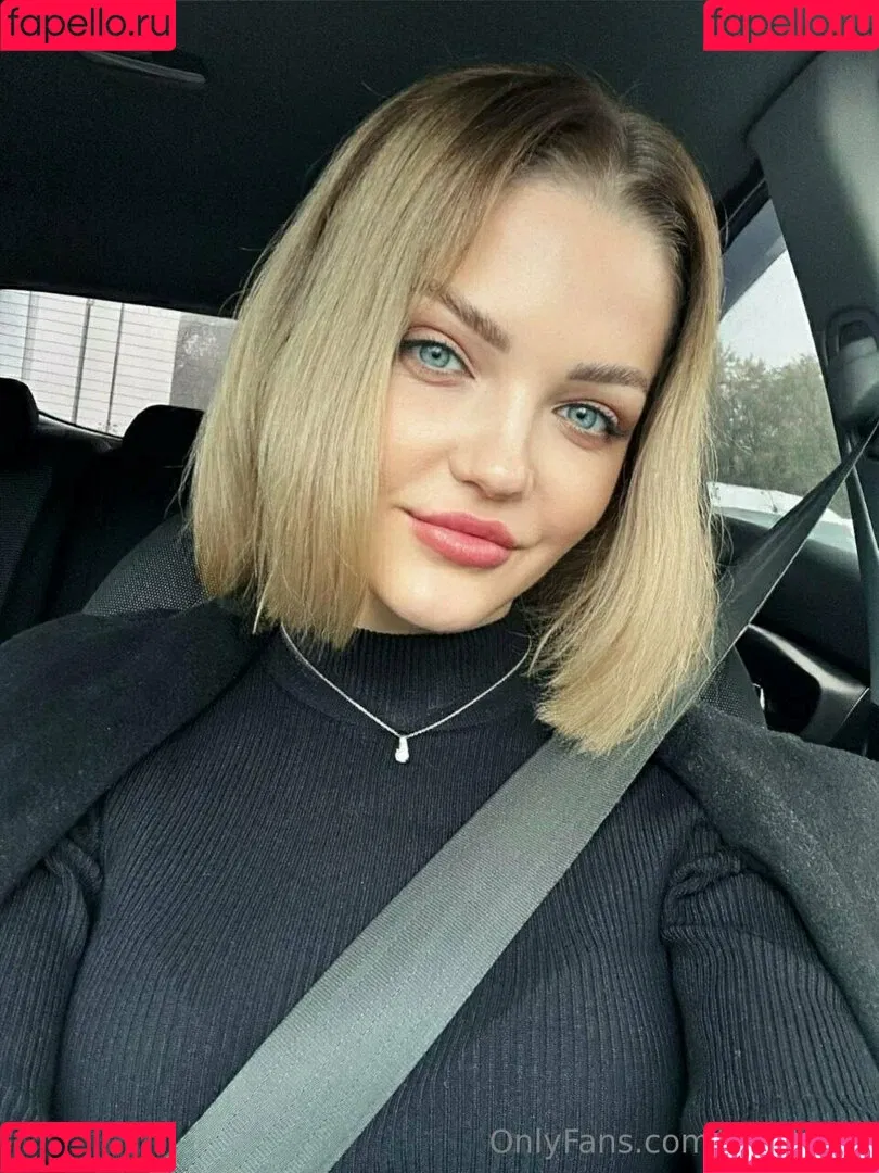 carol.xxx / carollinejane123742 Onlyfans Photo Gallery 