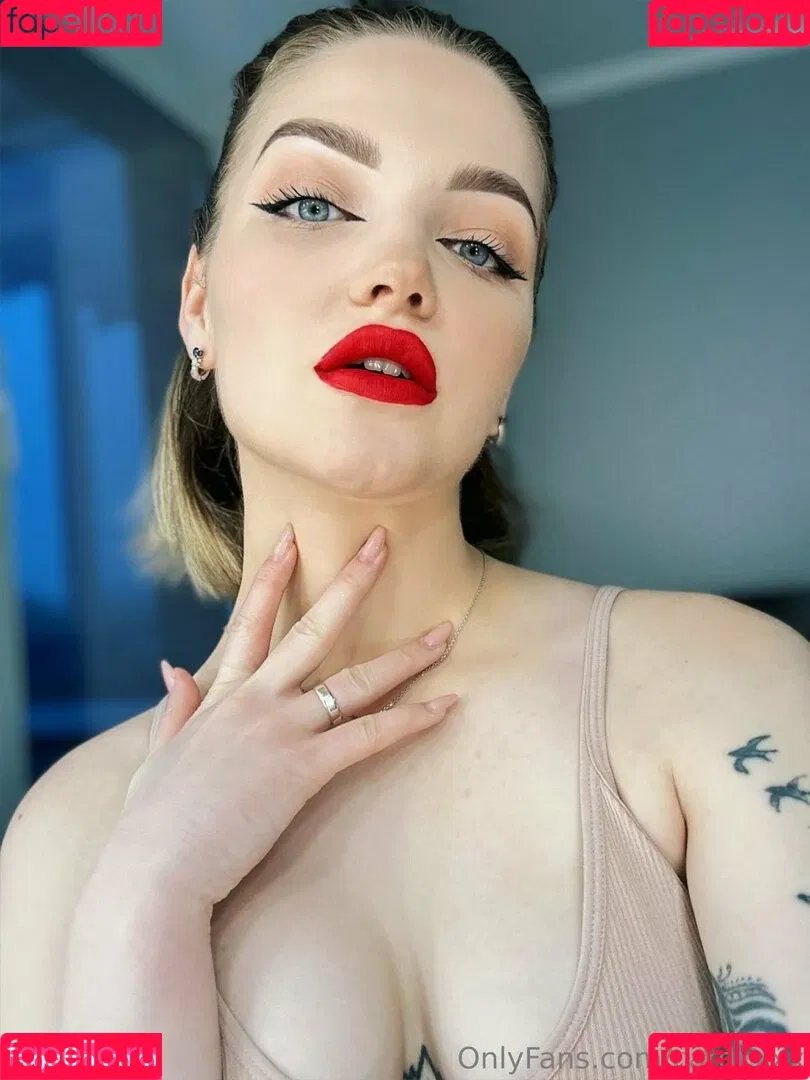 carol.xxx / carollinejane123742 Onlyfans Photo Gallery 