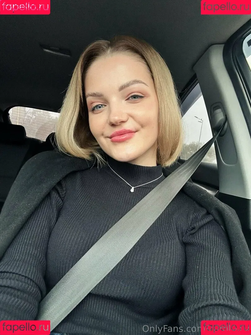 carol.xxx / carollinejane123742 Onlyfans Photo Gallery 