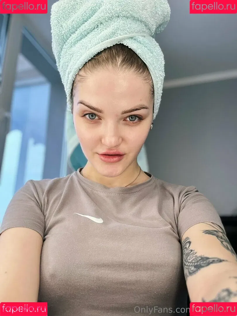 carol.xxx / carollinejane123742 Onlyfans Photo Gallery 