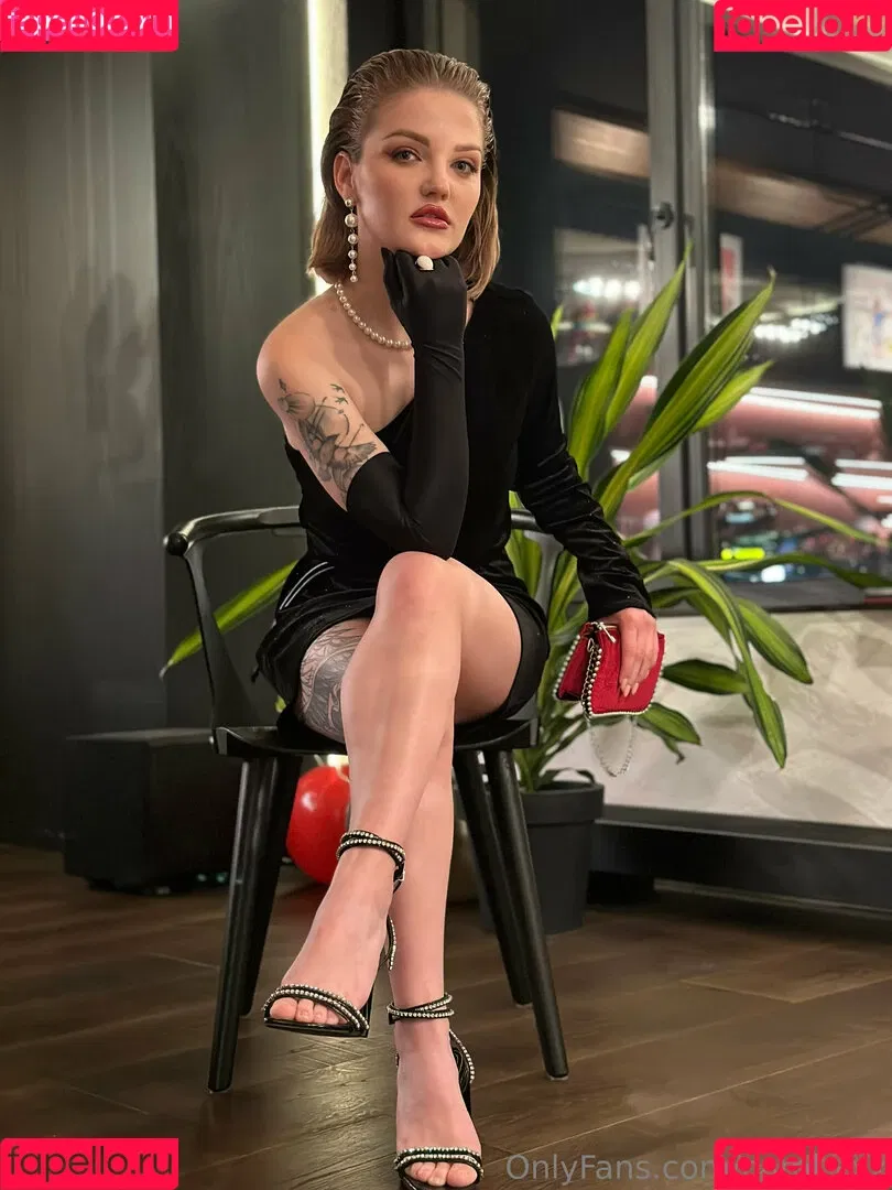 carol.xxx / carollinejane123742 Onlyfans Photo Gallery 