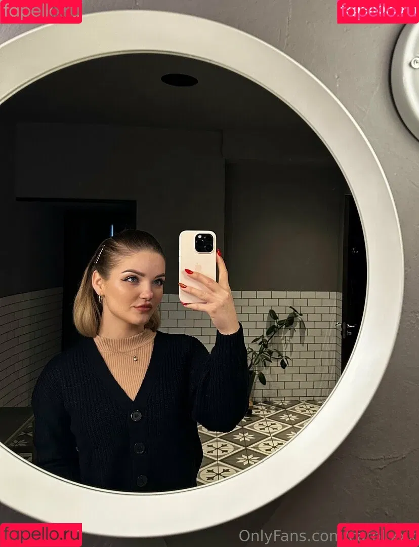 carol.xxx / carollinejane123742 Onlyfans Photo Gallery 