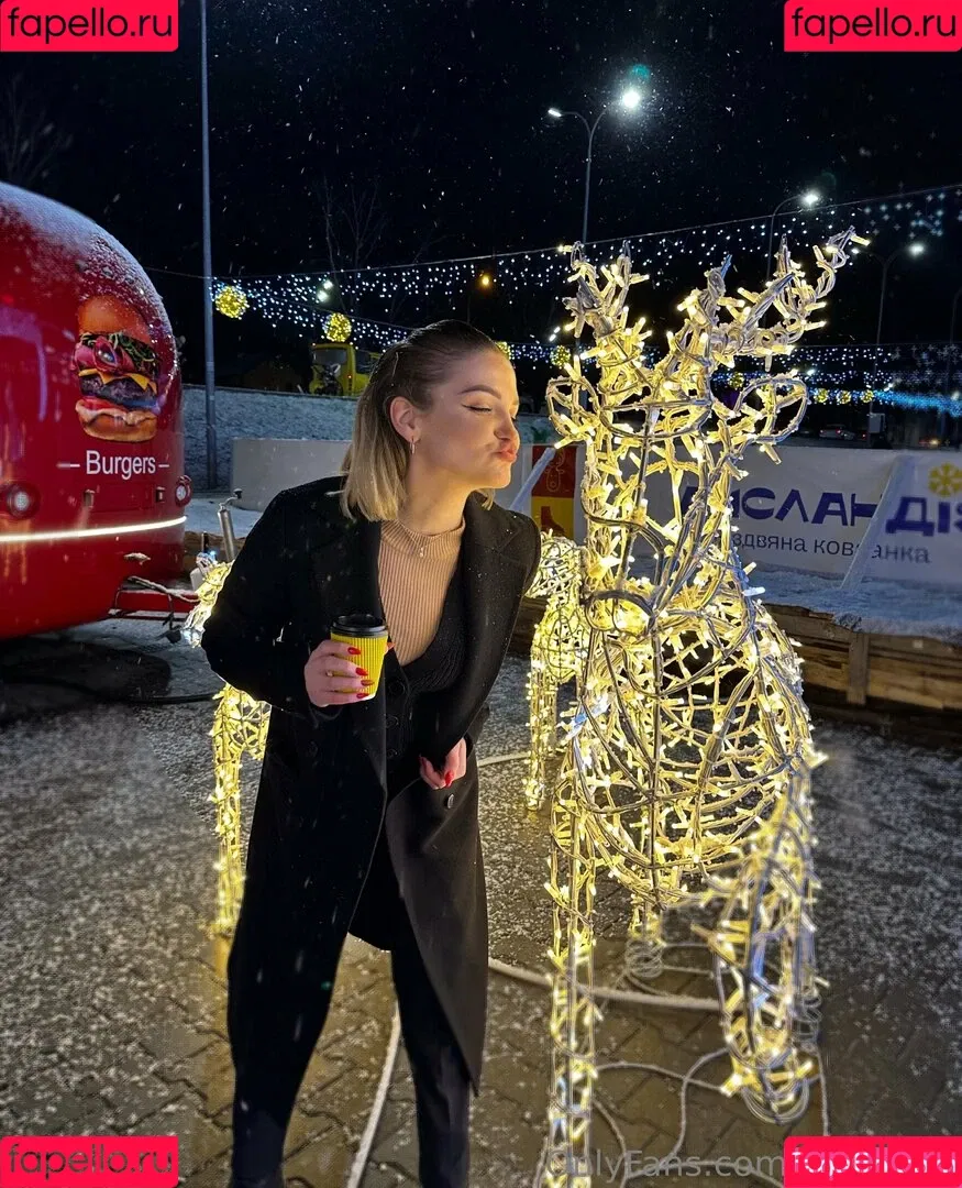 carol.xxx / carollinejane123742 Onlyfans Photo Gallery 