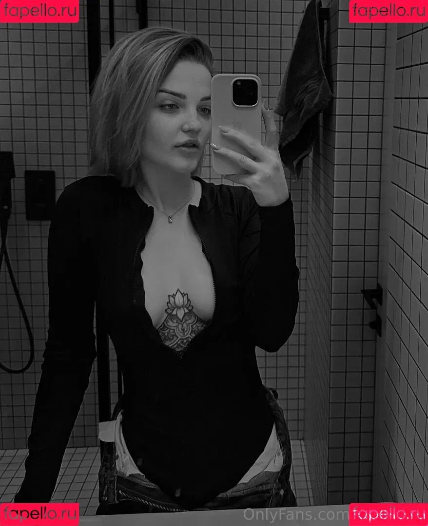 carol.xxx / carollinejane123742 Onlyfans Photo Gallery 