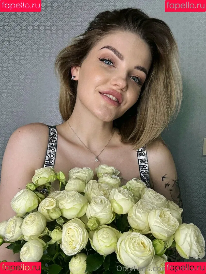 carol.xxx / carollinejane123742 Onlyfans Photo Gallery 