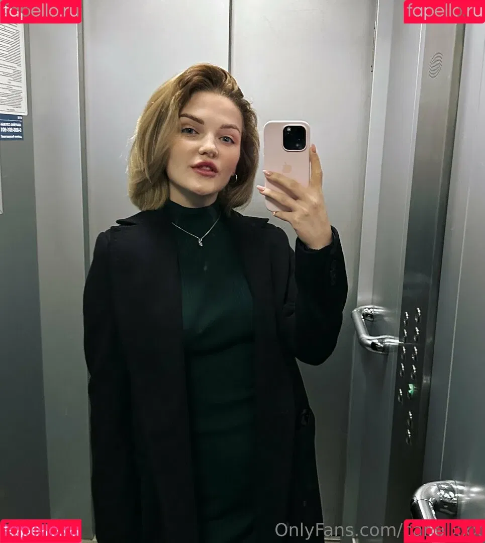 carol.xxx / carollinejane123742 Onlyfans Photo Gallery 