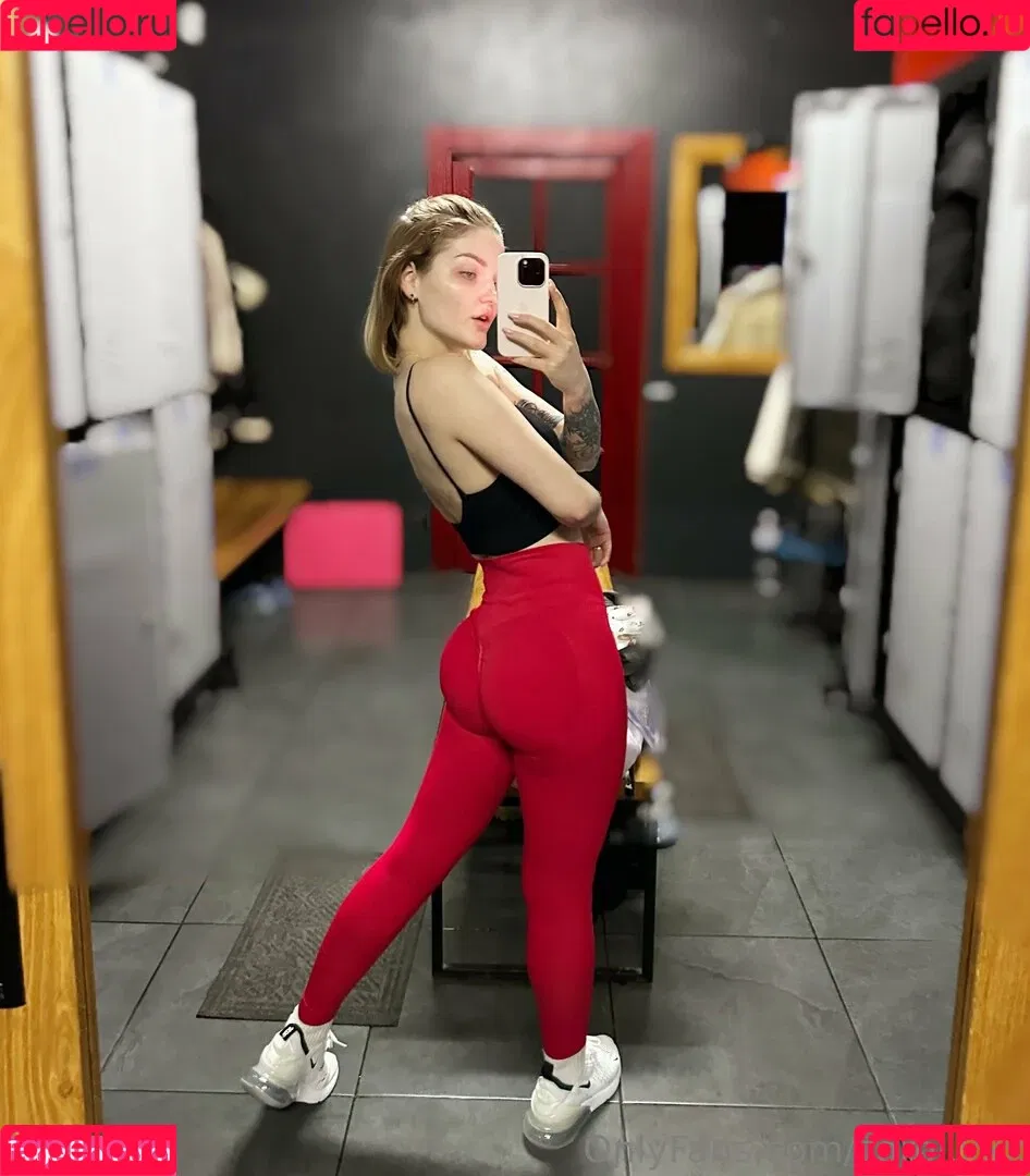 carol.xxx / carollinejane123742 Onlyfans Photo Gallery 