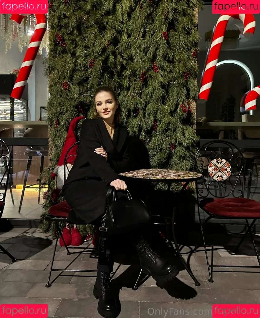 carol.xxx / carollinejane123742 Onlyfans Photo Gallery 