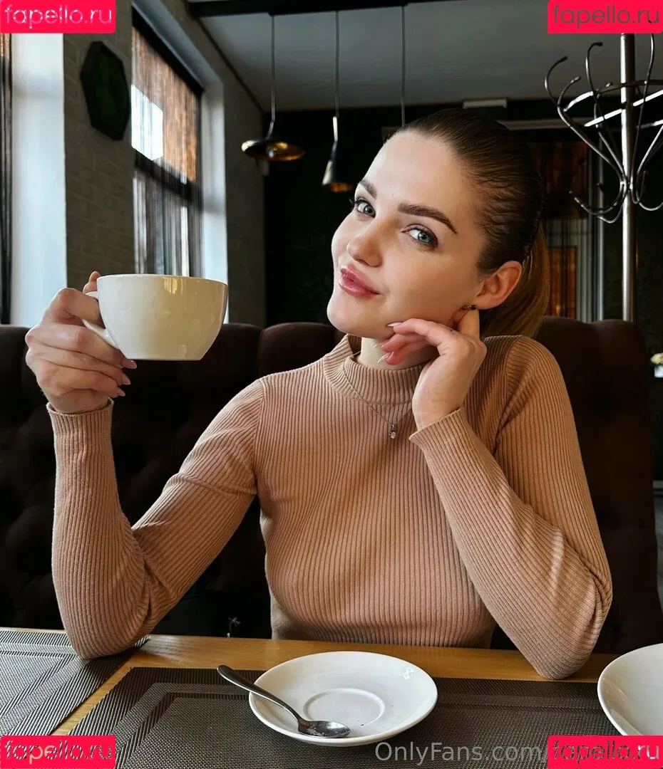 carol.xxx / carollinejane123742 Onlyfans Photo Gallery 