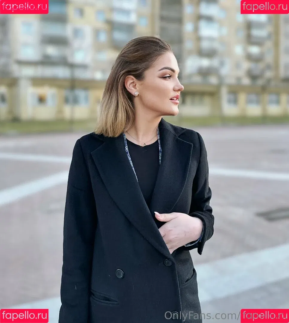 carol.xxx / carollinejane123742 Onlyfans Photo Gallery 