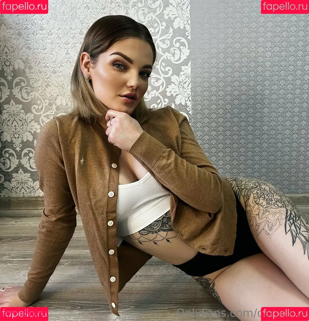 carol.xxx / carollinejane123742 Onlyfans Photo Gallery 