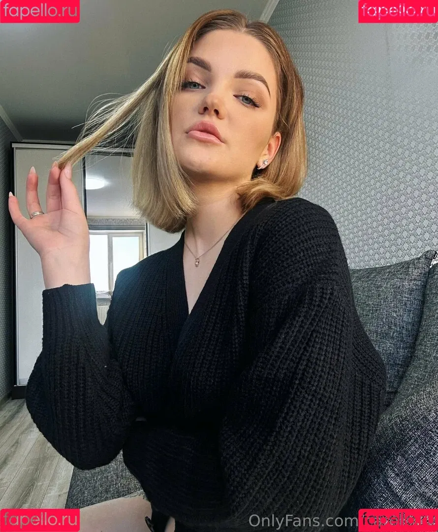 carol.xxx / carollinejane123742 Onlyfans Photo Gallery 