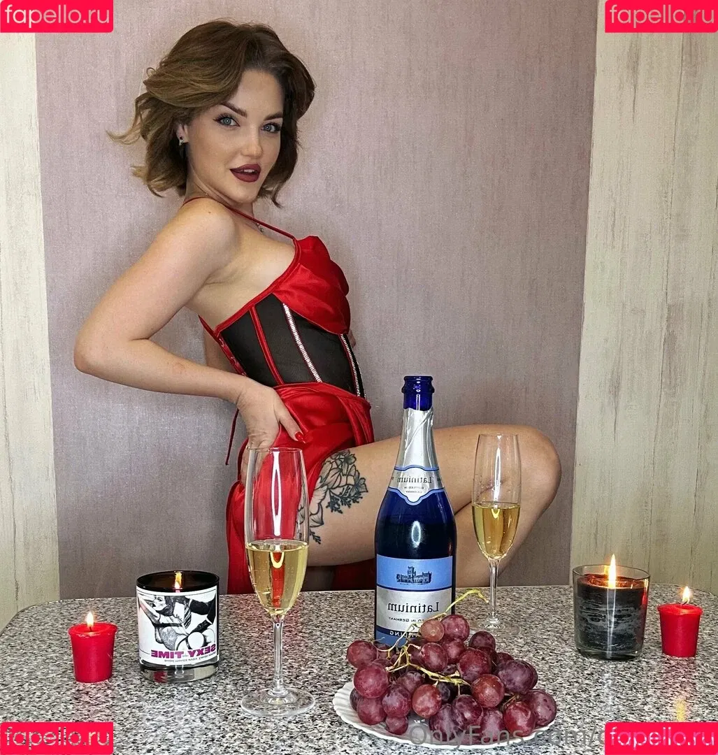 carol.xxx / carollinejane123742 Onlyfans Photo Gallery 