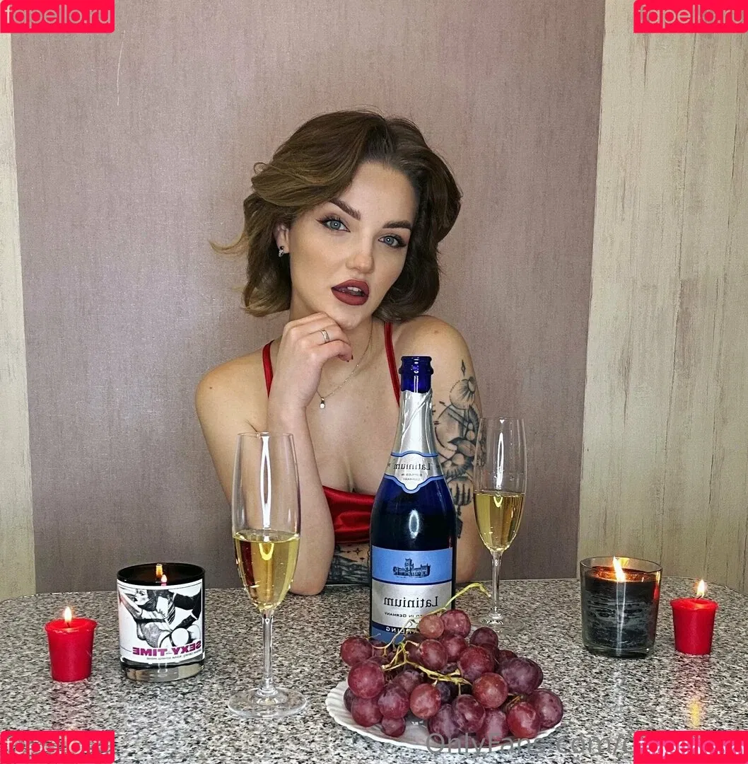 carol.xxx / carollinejane123742 Onlyfans Photo Gallery 