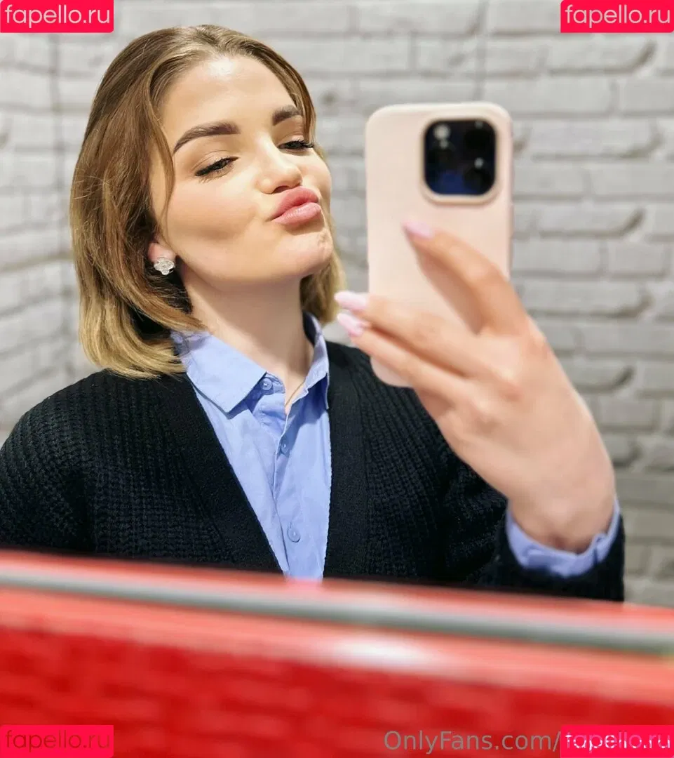 carol.xxx / carollinejane123742 Onlyfans Photo Gallery 