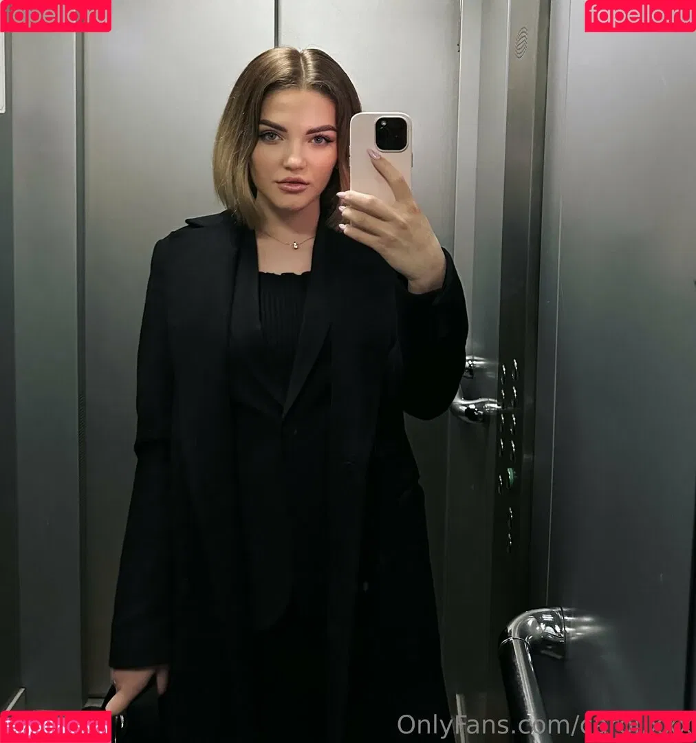 carol.xxx / carollinejane123742 Onlyfans Photo Gallery 