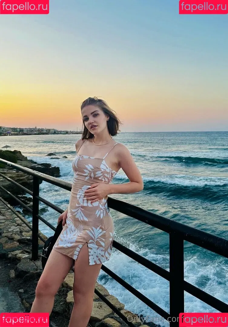 carol.xxx / carollinejane123742 Onlyfans Photo Gallery 