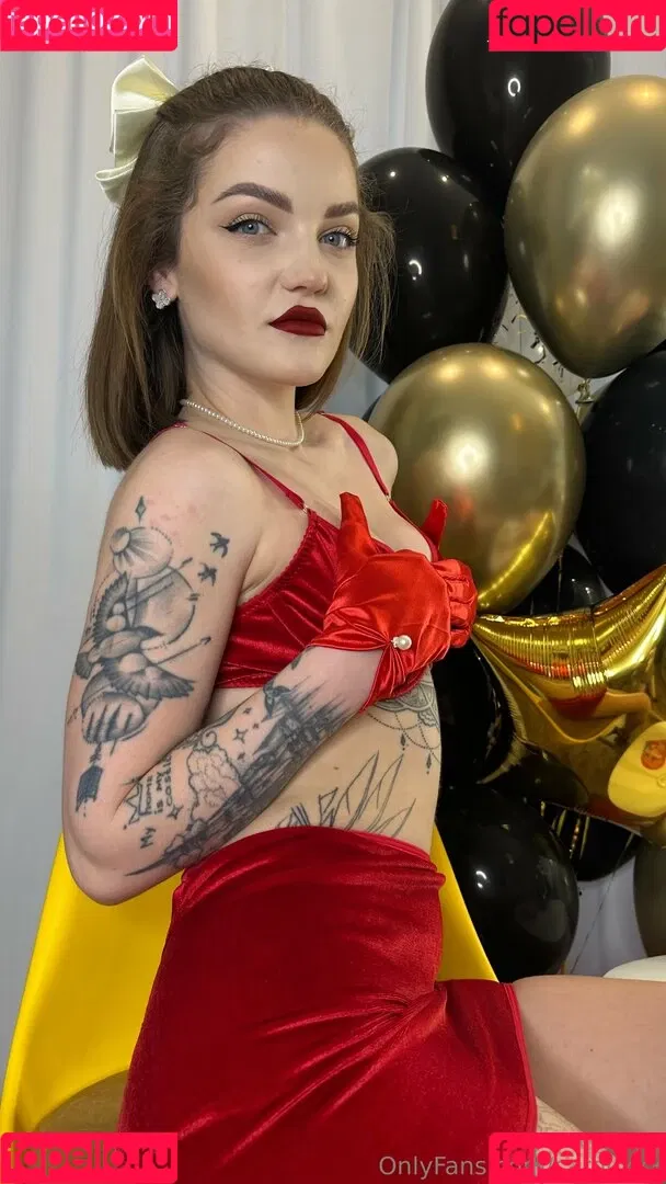 carol.xxx / carollinejane123742 Onlyfans Photo Gallery 