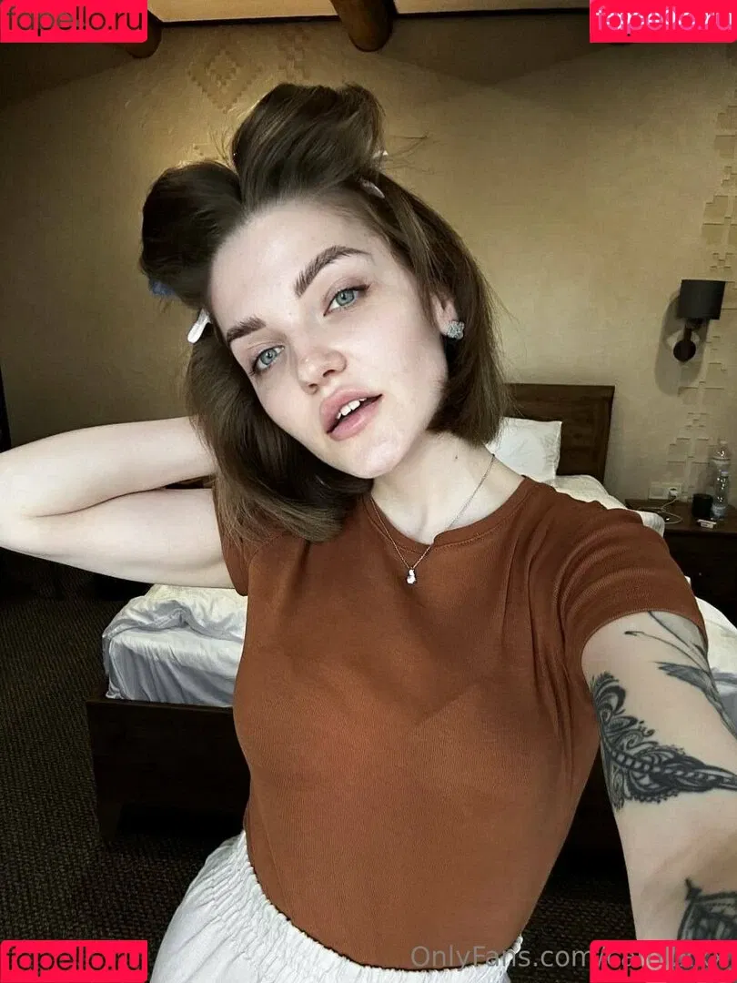 carol.xxx / carollinejane123742 Onlyfans Photo Gallery 