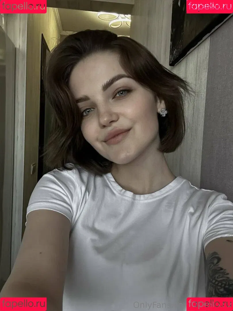 carol.xxx / carollinejane123742 Onlyfans Photo Gallery 