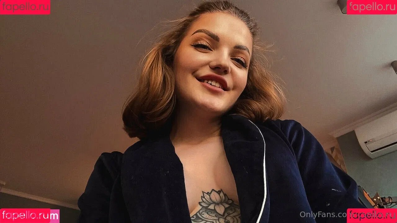 carol.xxx / carollinejane123742 Onlyfans Photo Gallery 