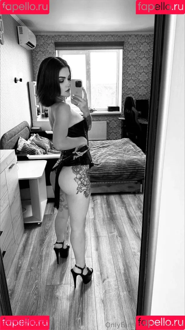 carol.xxx / carollinejane123742 Onlyfans Photo Gallery 