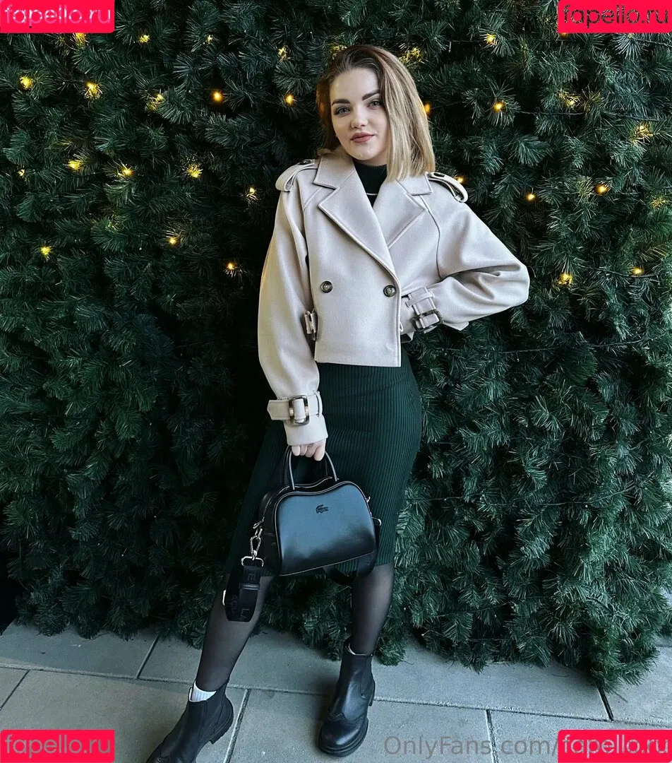 carol.xxx / carollinejane123742 Onlyfans Photo Gallery 