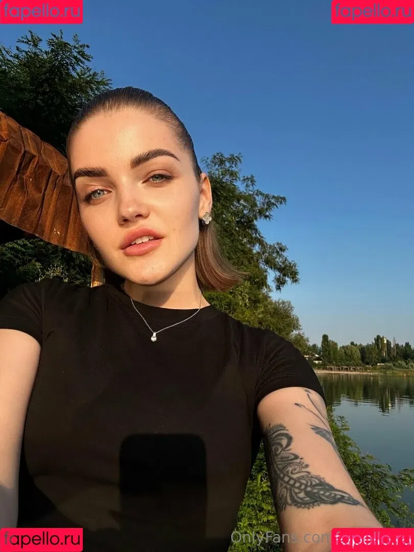 carol.xxx / carollinejane123742 Onlyfans Photo Gallery 