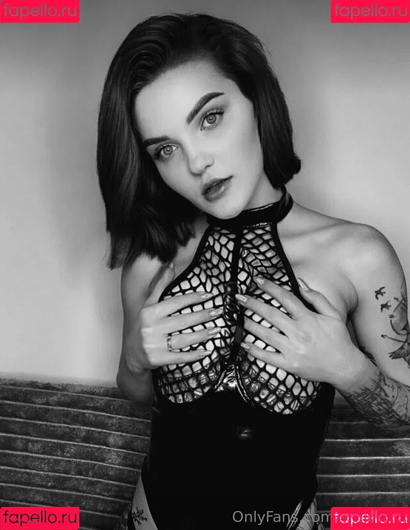 carol.xxx / carollinejane123742 Onlyfans Photo Gallery 