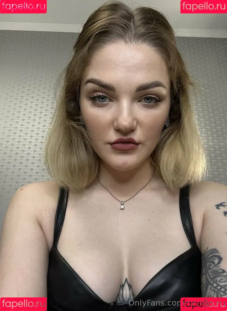 carol.xxx / carollinejane123742 Onlyfans Photo Gallery 