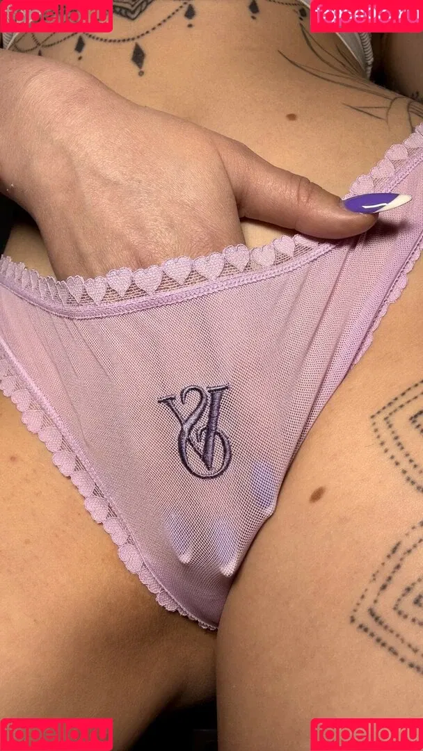 carol.xxx / carollinejane123742 Onlyfans Photo Gallery 