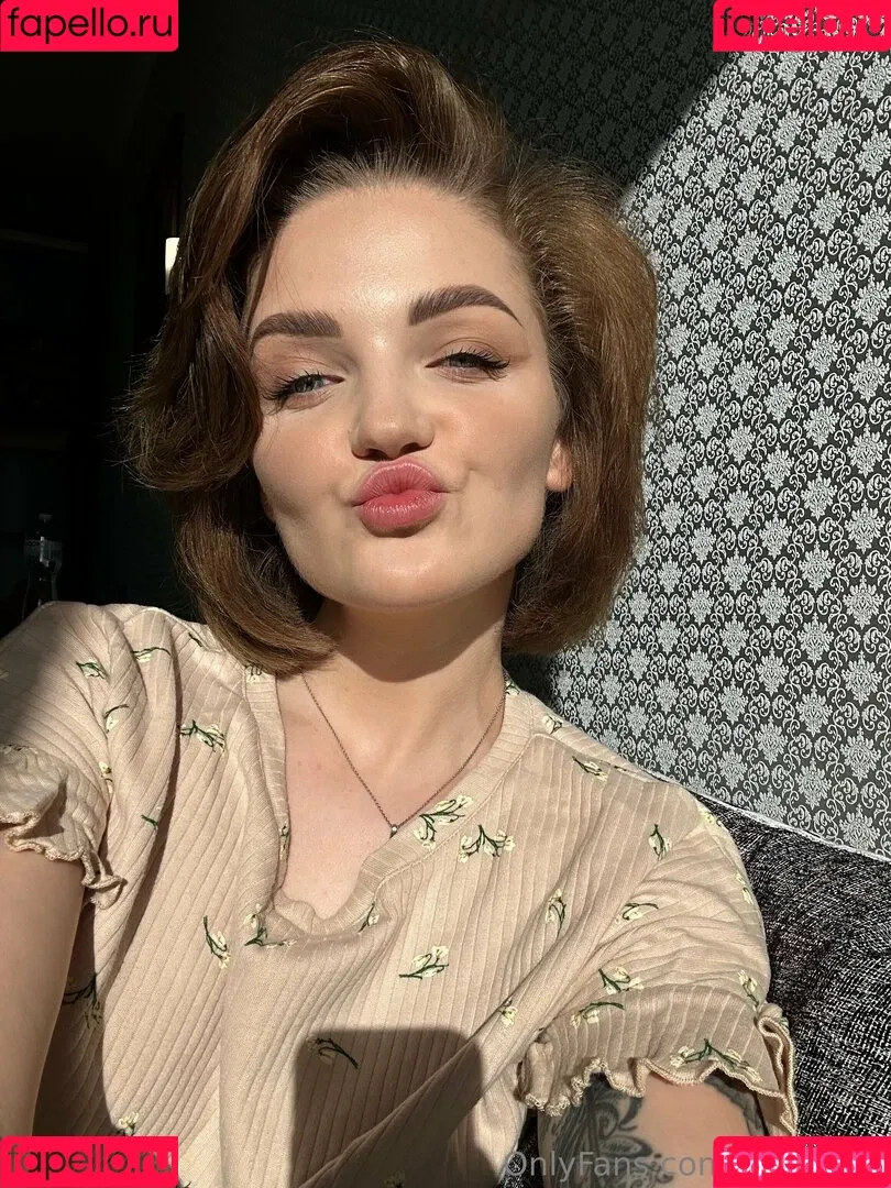 carol.xxx / carollinejane123742 Onlyfans Photo Gallery 