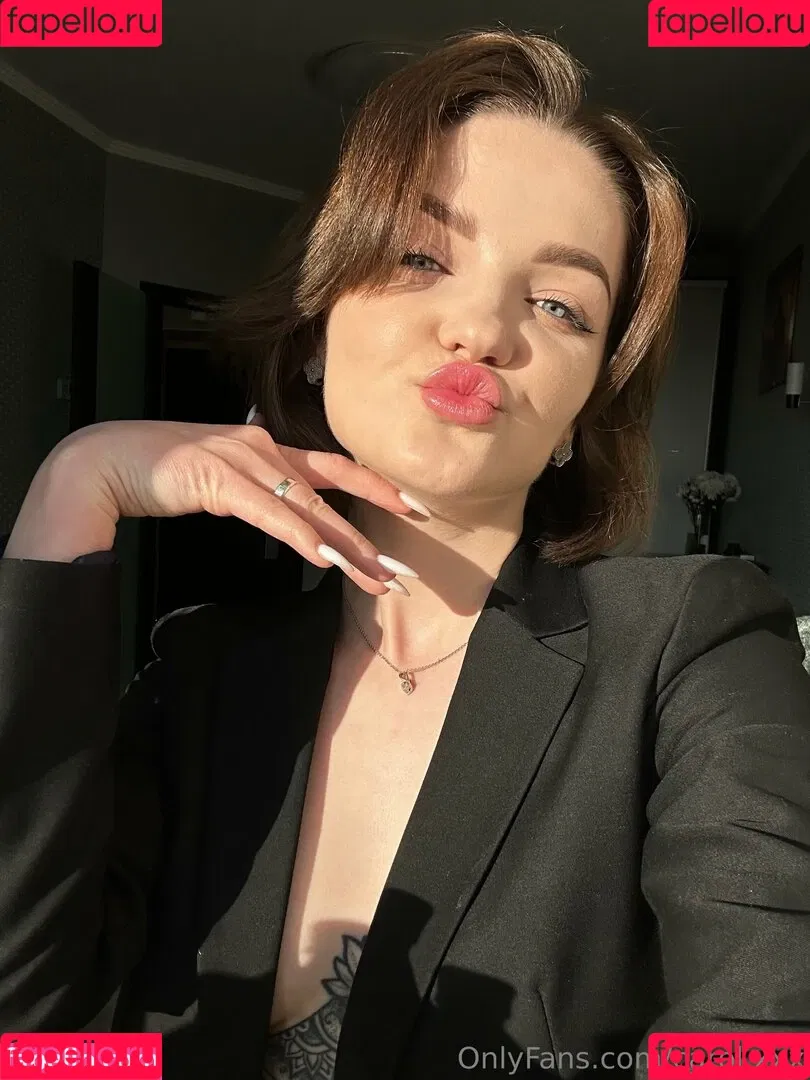 carol.xxx / carollinejane123742 Onlyfans Photo Gallery 