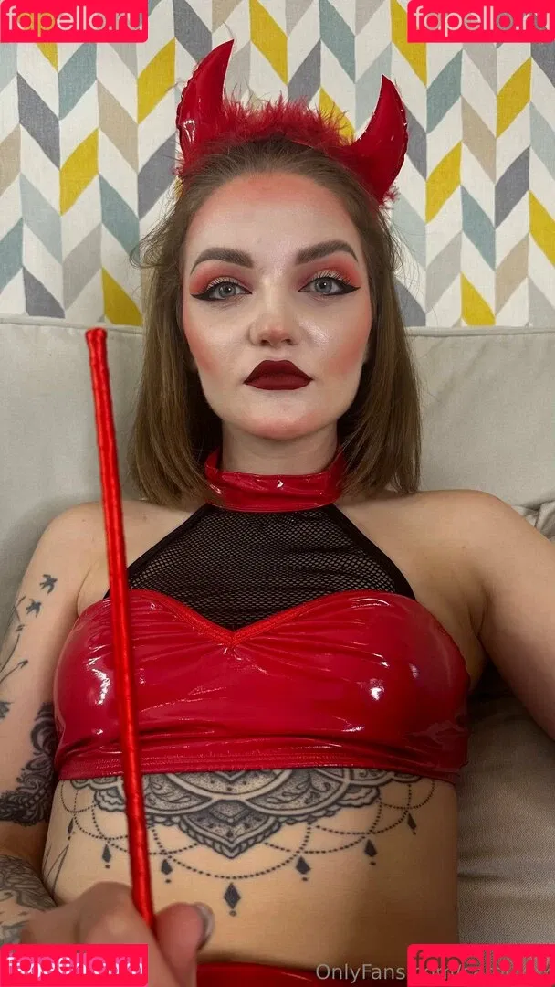 carol.xxx / carollinejane123742 Onlyfans Photo Gallery 