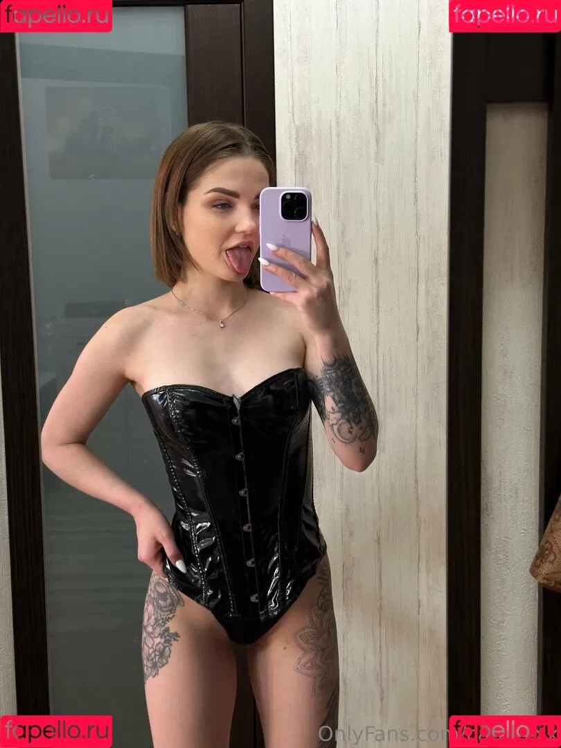 carol.xxx / carollinejane123742 Onlyfans Photo Gallery 