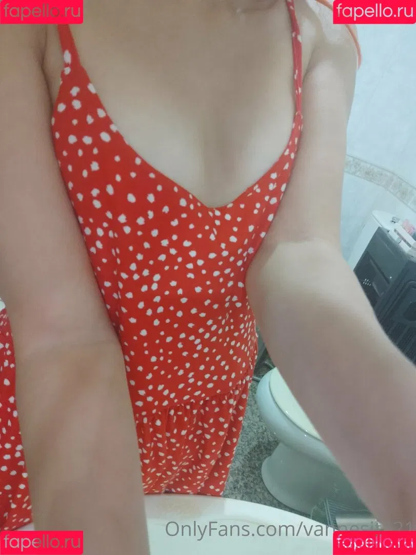 vanessahudgens / vannesita21 Onlyfans Photo Gallery 