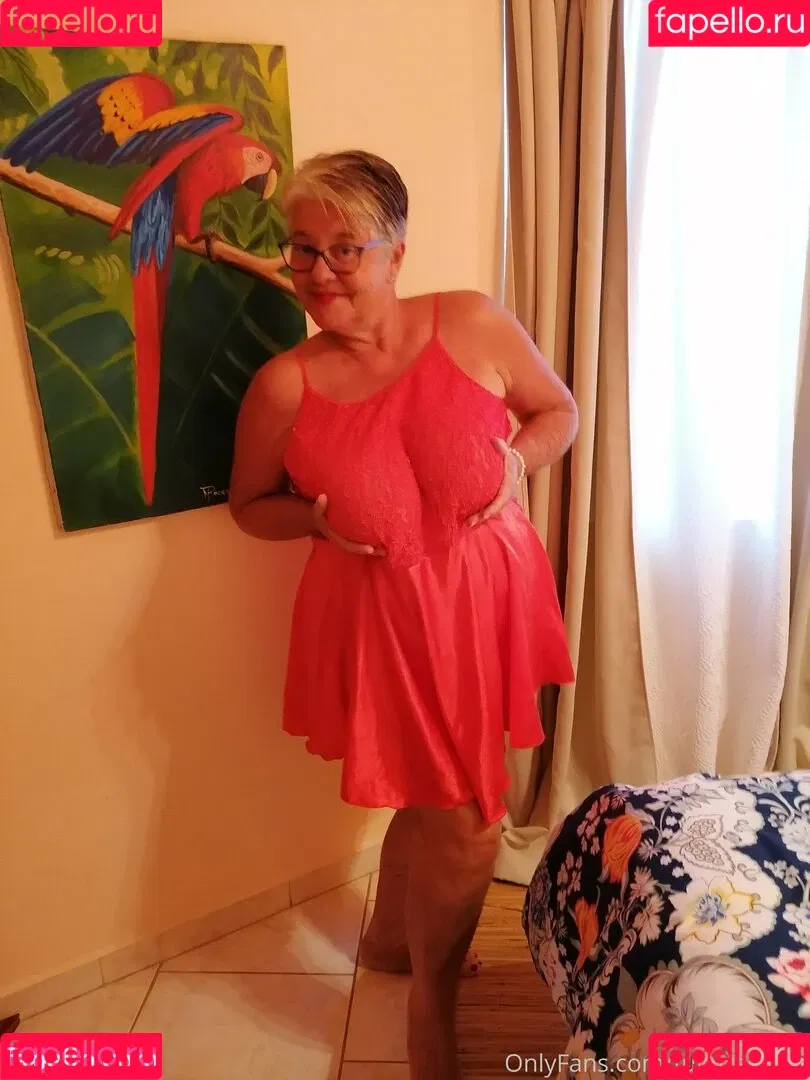 fungrannies / whathappenedtotomorrow Onlyfans Photo Gallery 