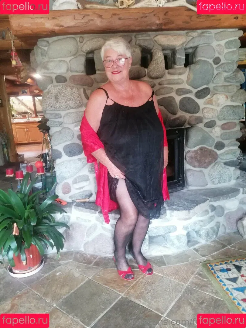 fungrannies / whathappenedtotomorrow Onlyfans Photo Gallery 