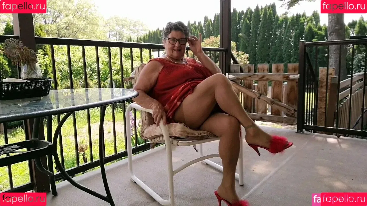 fungrannies / whathappenedtotomorrow Onlyfans Photo Gallery 