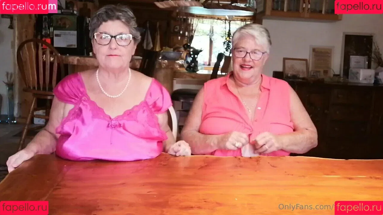 fungrannies / whathappenedtotomorrow Onlyfans Photo Gallery 