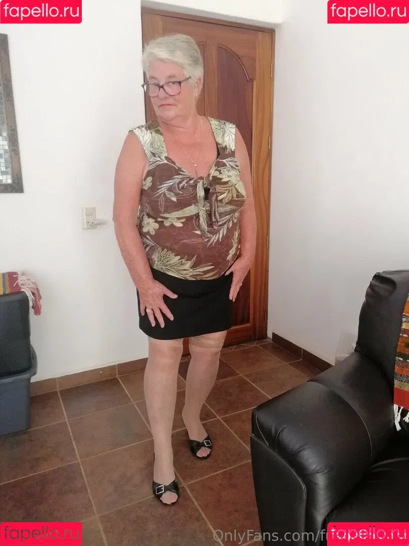 fungrannies / whathappenedtotomorrow Onlyfans Photo Gallery 