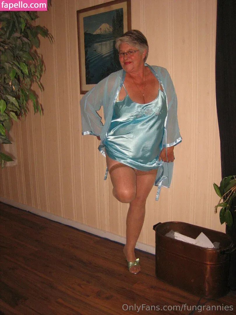 fungrannies / whathappenedtotomorrow Onlyfans Photo Gallery 