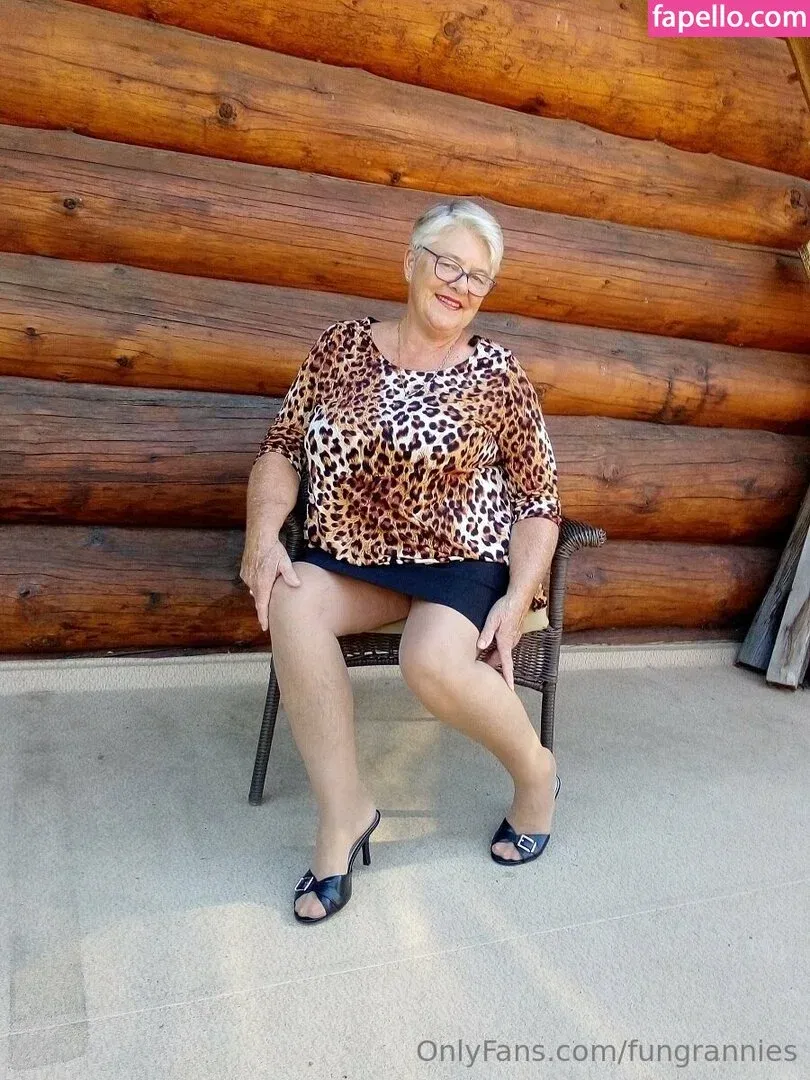 fungrannies / whathappenedtotomorrow Onlyfans Photo Gallery 