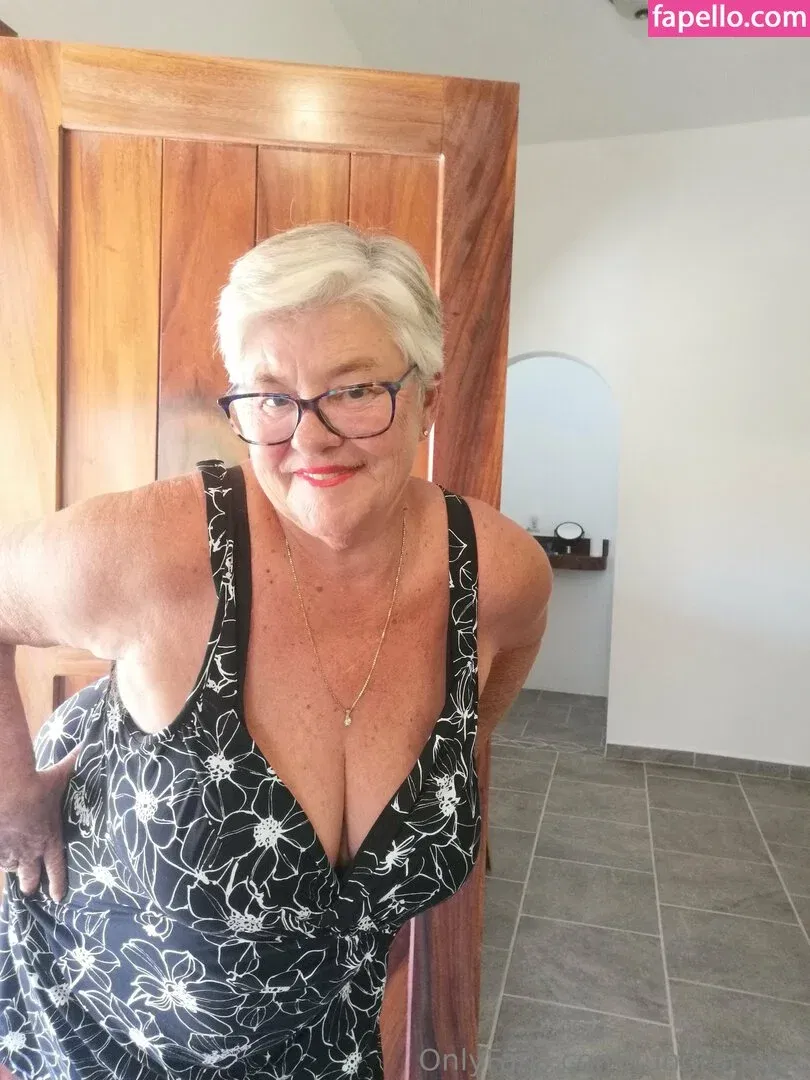 fungrannies / whathappenedtotomorrow Onlyfans Photo Gallery 